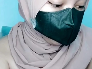 Already horny, this Hijab girl is Masturbate until wet